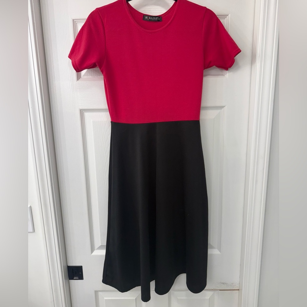 Chic Two-Tone Midi Dress in Pink and Black
